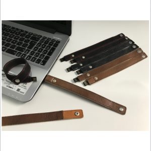 U2018-UP Usb Manilla en Cuero